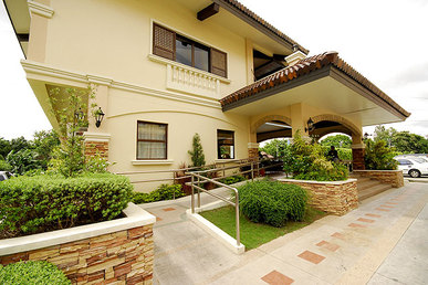 Clubhouse | Bonifacio Heights Condo for Rent